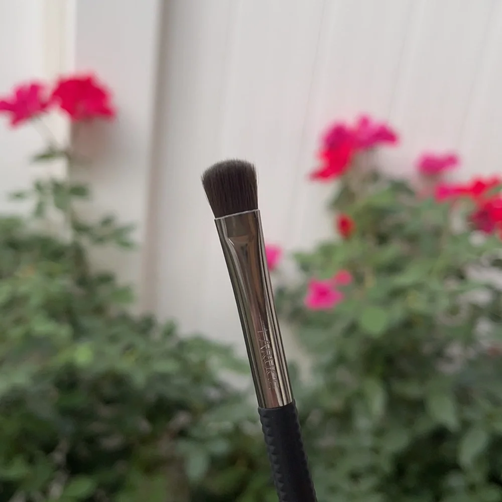 New Laruce Eyeshadow Brush - LR110